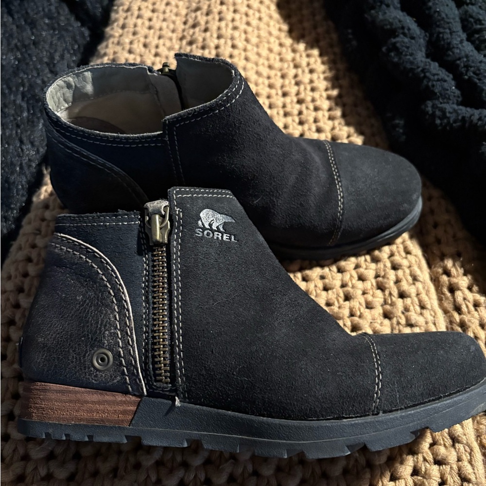 Sorel  Women's Size 6 - Black Sorel Major Low STYLE NL 2161-010 Boot